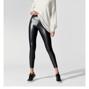 Carbon38 High-Rise Takara 7/8 legging